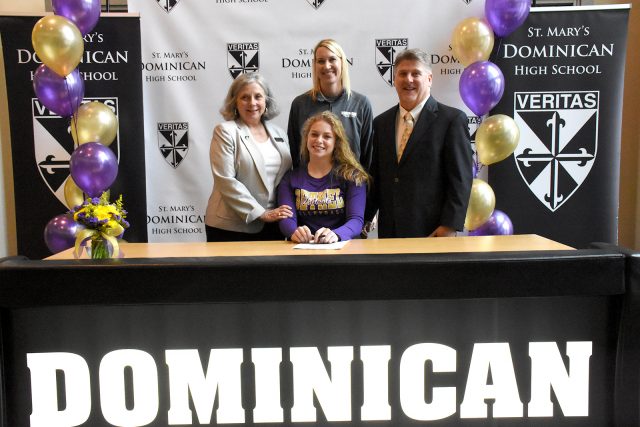 college_signing_8479