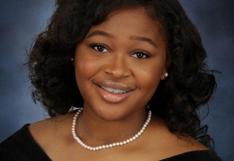 Senior Caitlyn Dumas